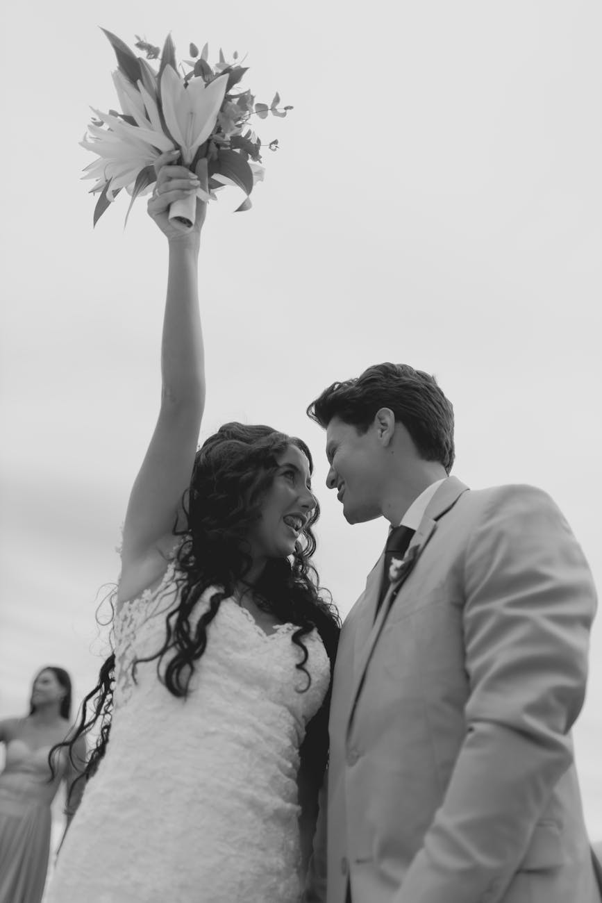 Umarmung im Gegenlicht — Silhouetten der Liebe