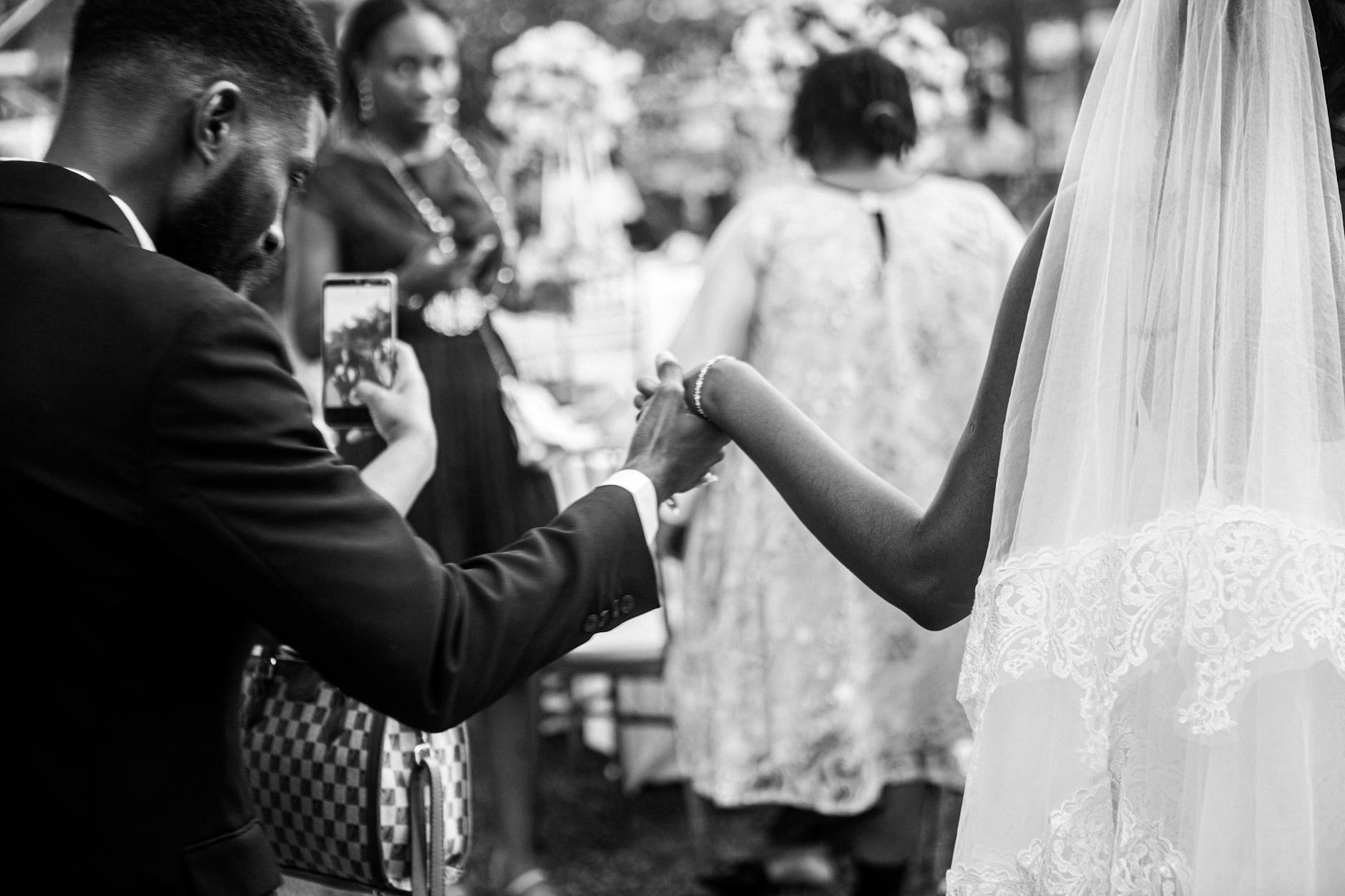 Brautportrait — zeitlose Eleganz in Schwarz-Weiß